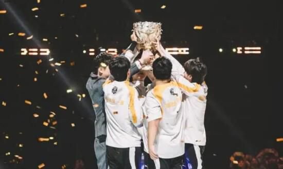 CSGO BLAST秋季赛第二日：节目效果拉满